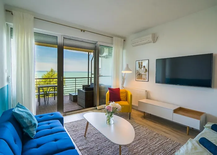 Bltn Panorama Apartment *